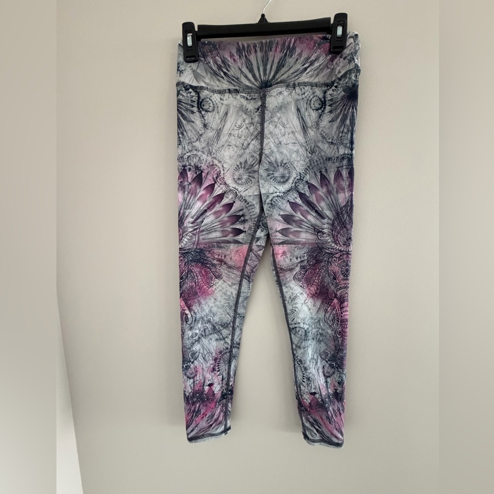 Women’s Medium Unique Artistic Stretch Comfy Soft Cropped Leggings‎ Yoga Pants